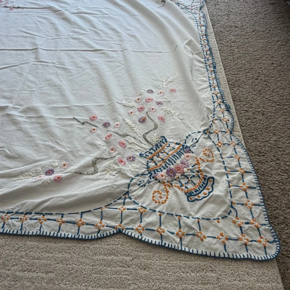 Vintage Hand Embroidered Floral Urn White Square Tablecloth Scalloped 46in